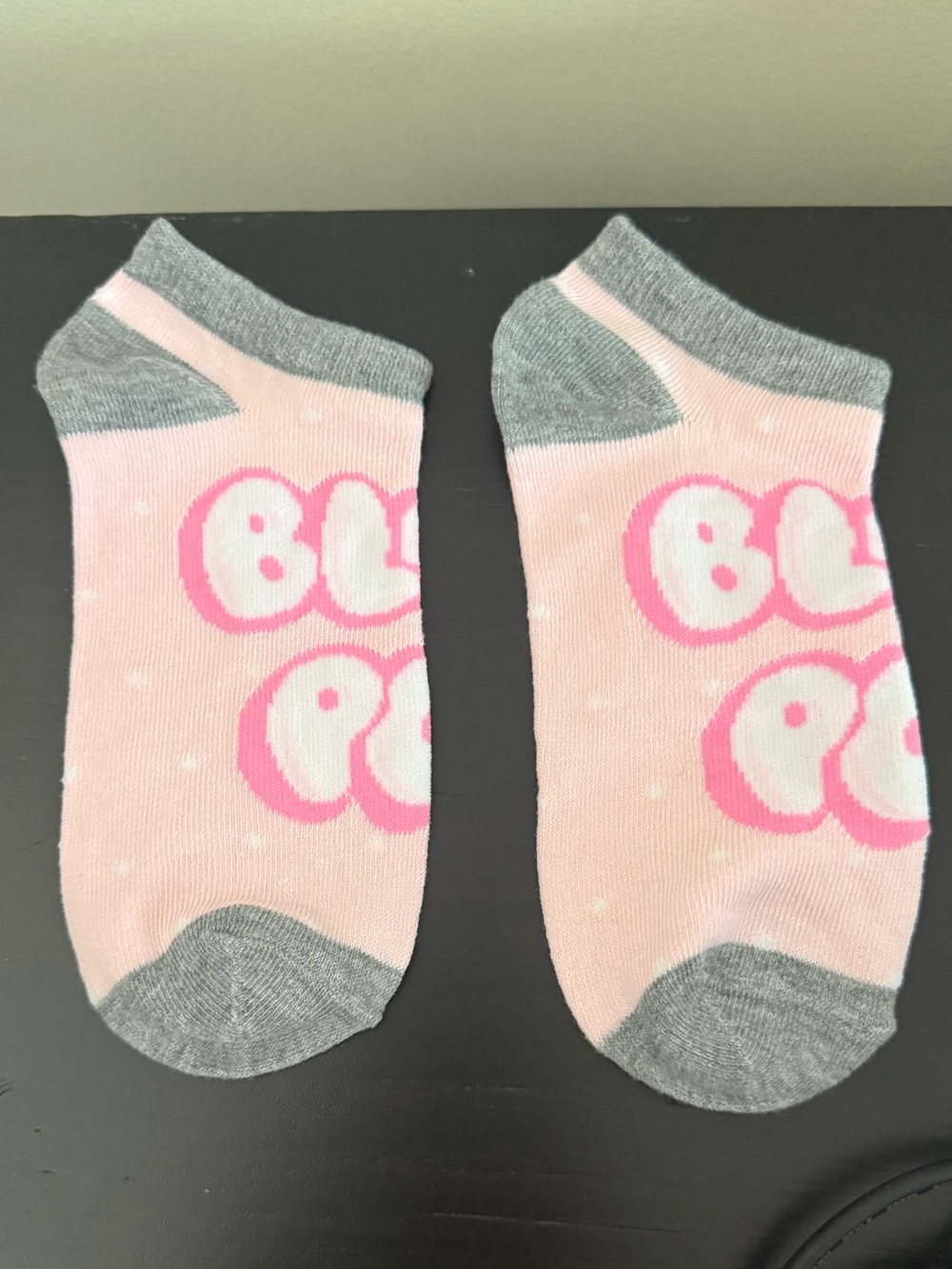 Woman’s Low-Cut Blow Pop Socks in Light Pink and Gray